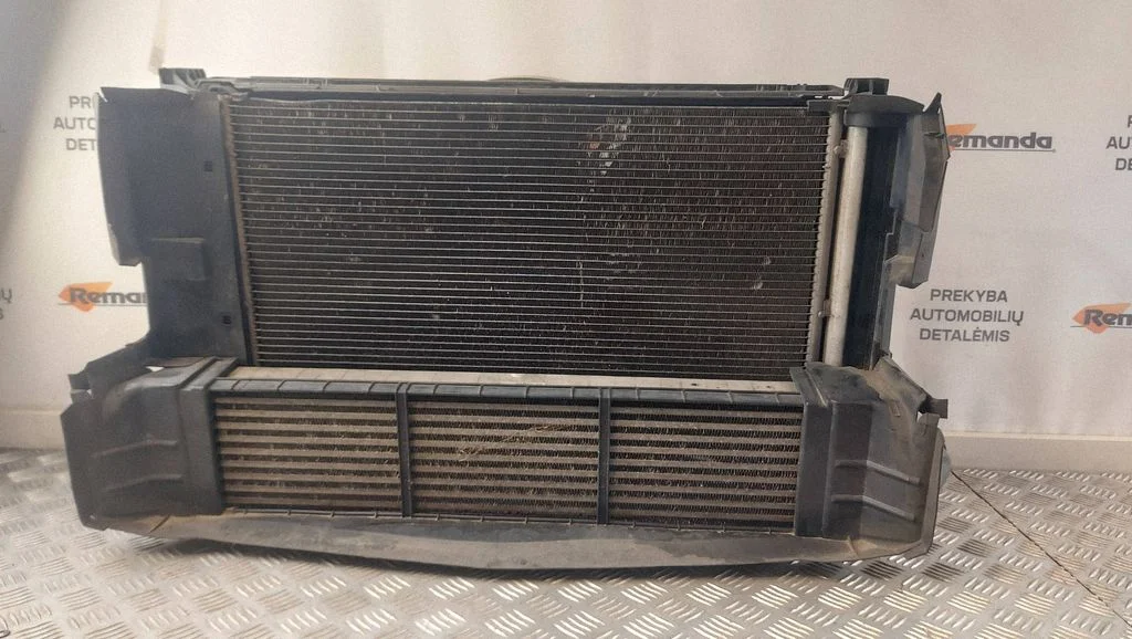 Radiaatorite komplekt A2465000100