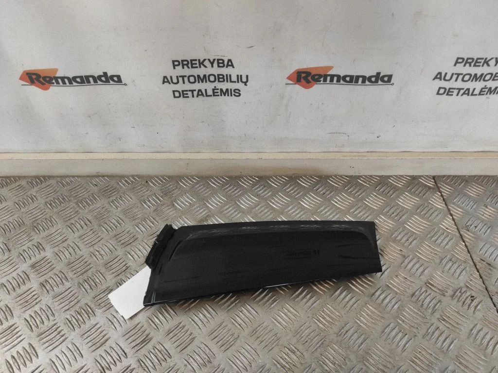 Galinio šoninio stiklo apdaila