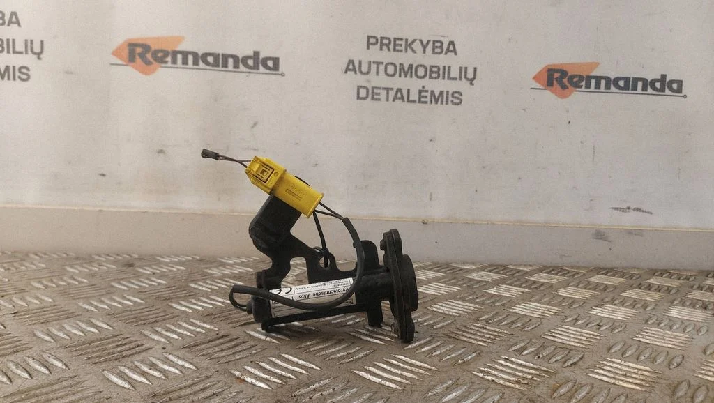 Variklio dangčio oro pagalvės sprogdiklis