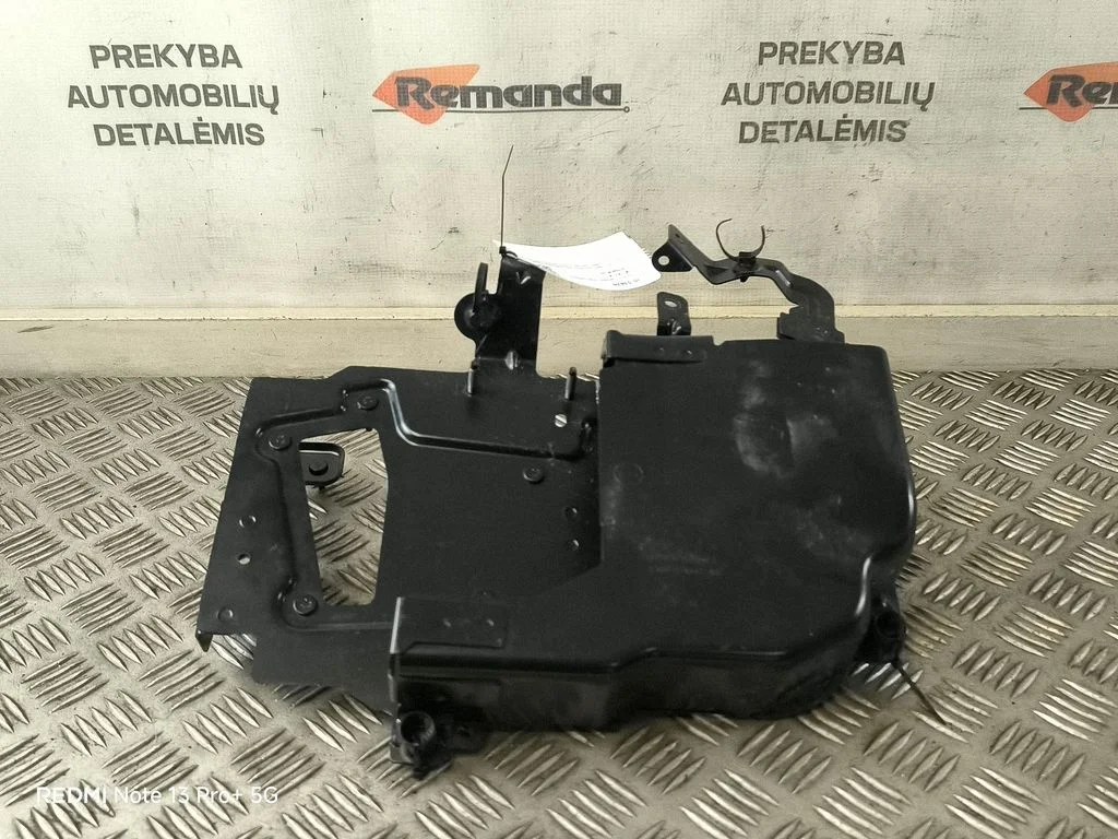 Variklio valdymo bloko laikiklis