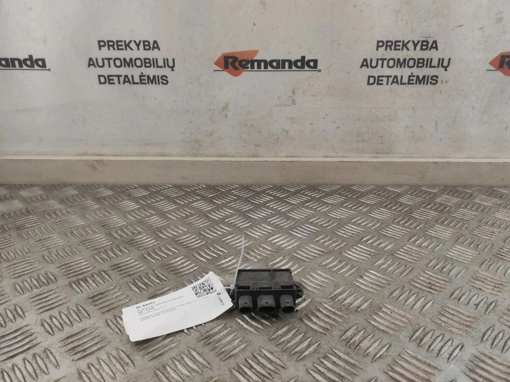 Bagažinės dangčio atidarymo judesiu valdymo blokas