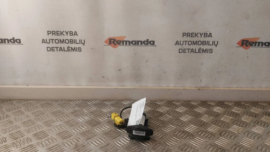 Variklio dangčio oro pagalvės sprogdiklis
