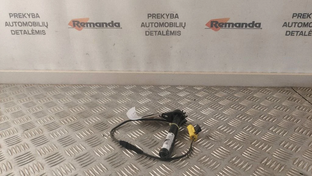 Variklio dangčio oro pagalvės sprogdiklis