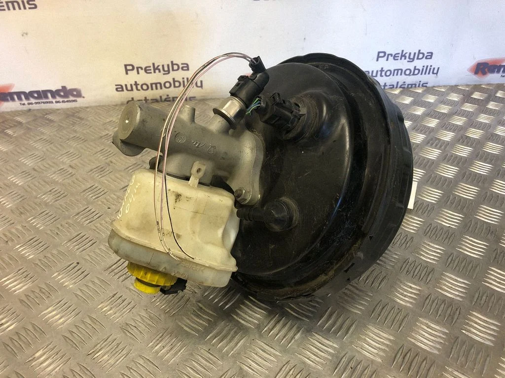 Brake booster – Volkswagen Touareg I (2002-2010)