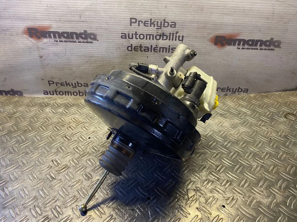 Brake booster – Volkswagen Touareg I (2002-2010)