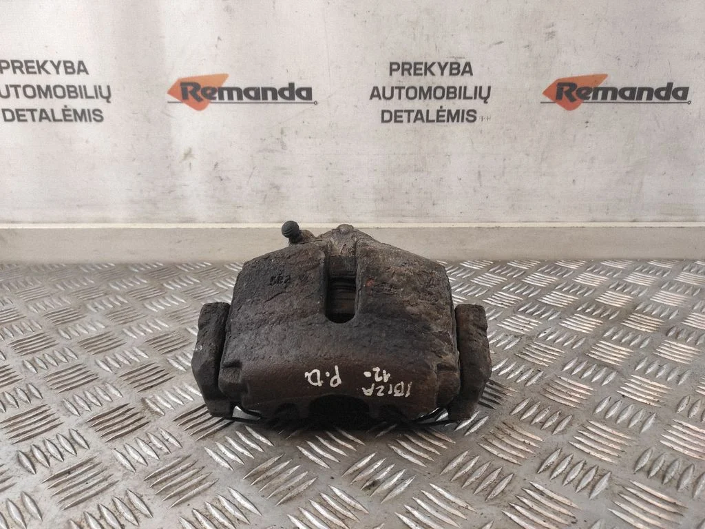 Front brake caliper – front right
