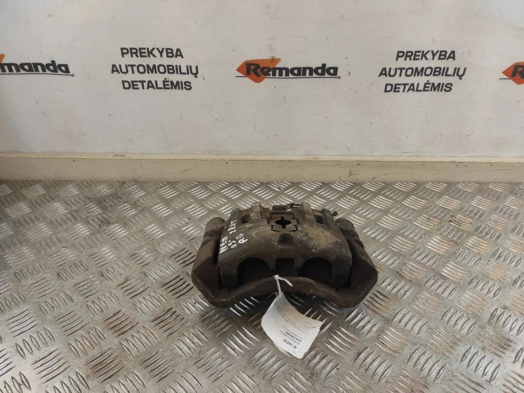 Front brake caliper – front right