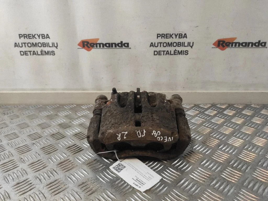 Front brake caliper – front right