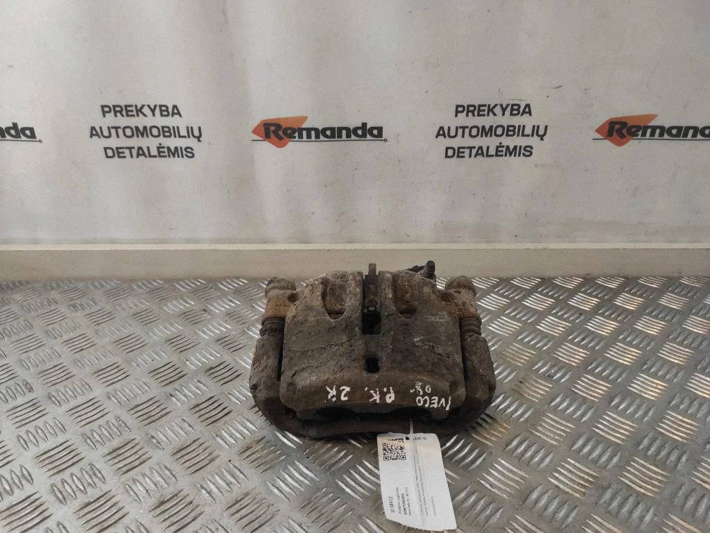 Front brake caliper – front left