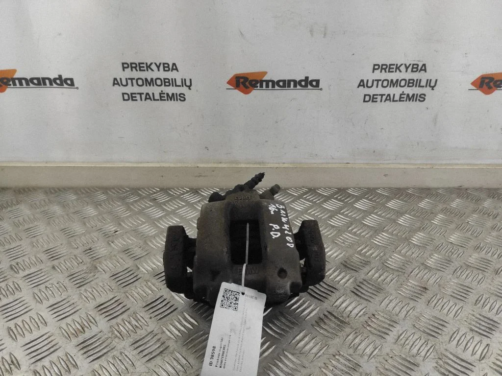 Front brake caliper W09209