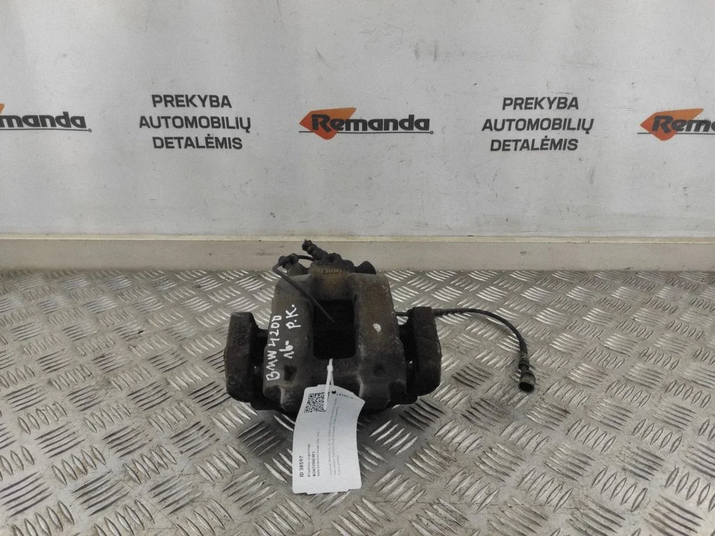 Front brake caliper W09209