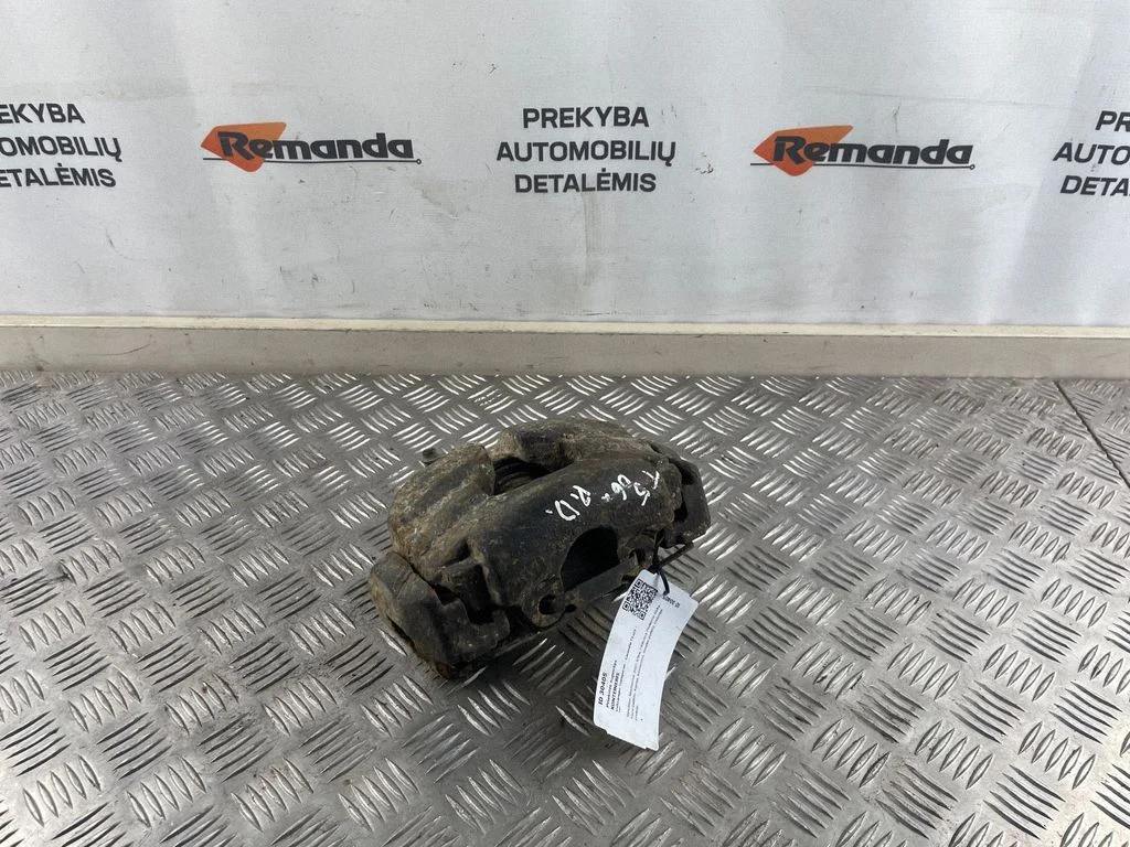 Front brake caliper – front right
