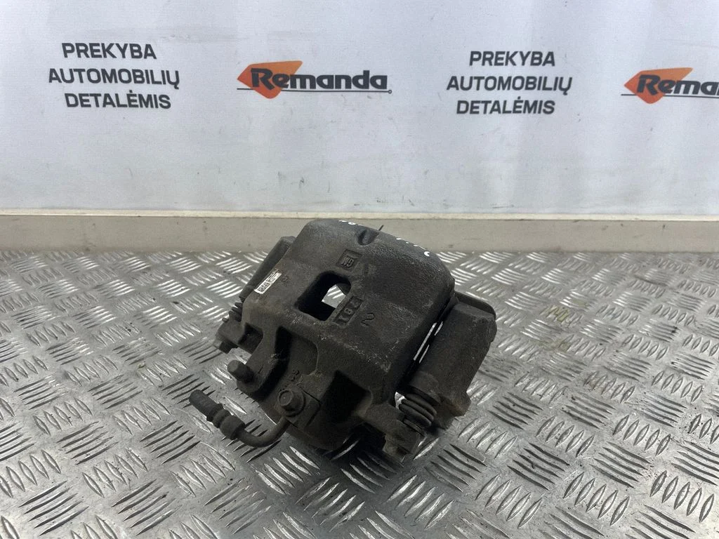 Front brake caliper 84120872