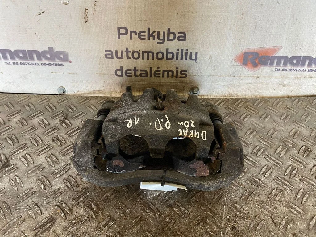 Front brake caliper – front right