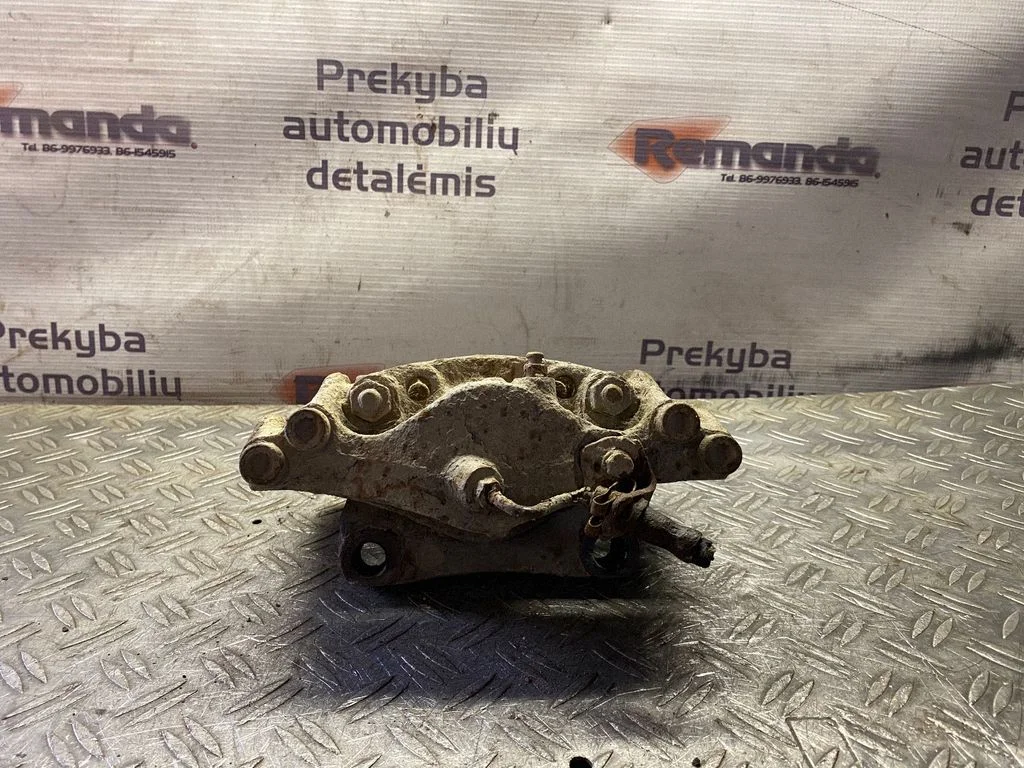 Zacisk hamulcowy przedni – prawy przód