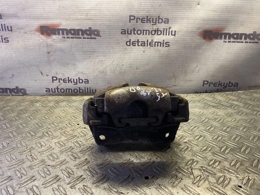 Front brake caliper – front right