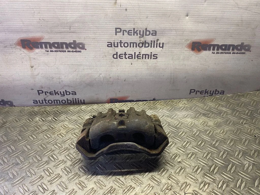 Zacisk hamulcowy przedni – lewy przód