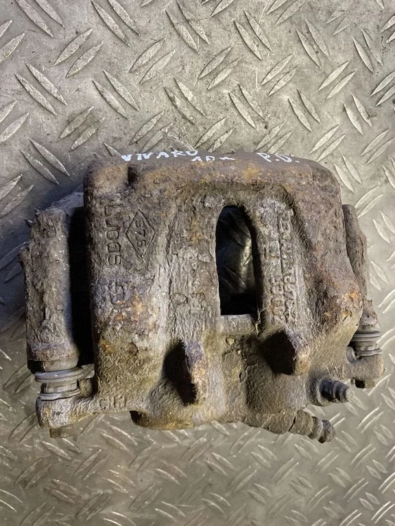 Front brake caliper – front right