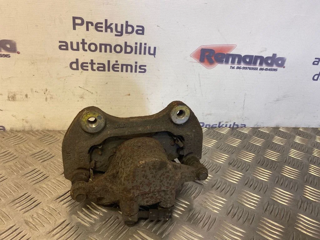 Zacisk hamulcowy przedni – lewy przód