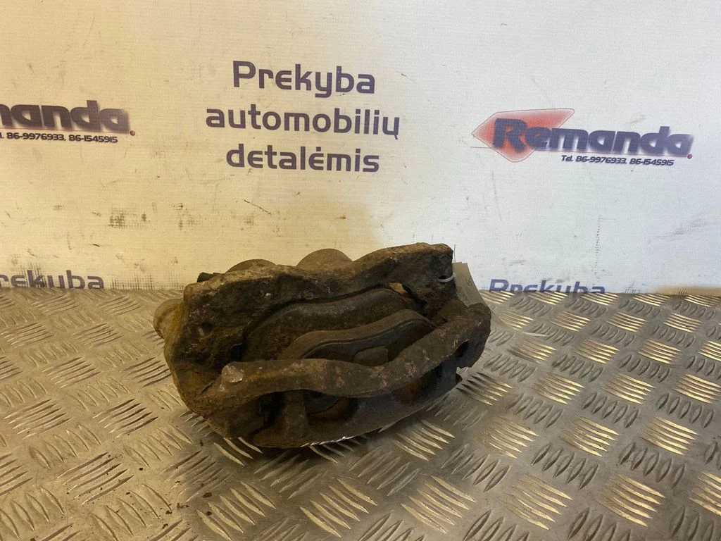Front brake caliper – front right