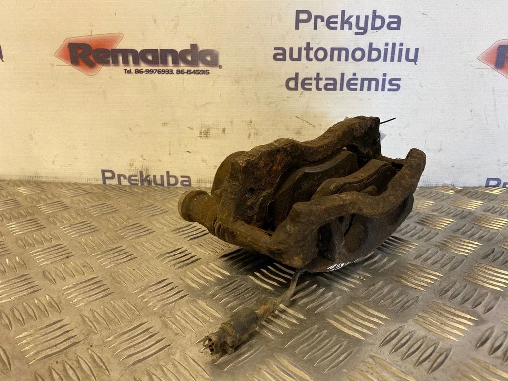 Front brake caliper – front left