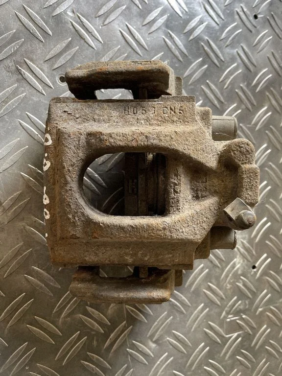 Front brake caliper – rear right