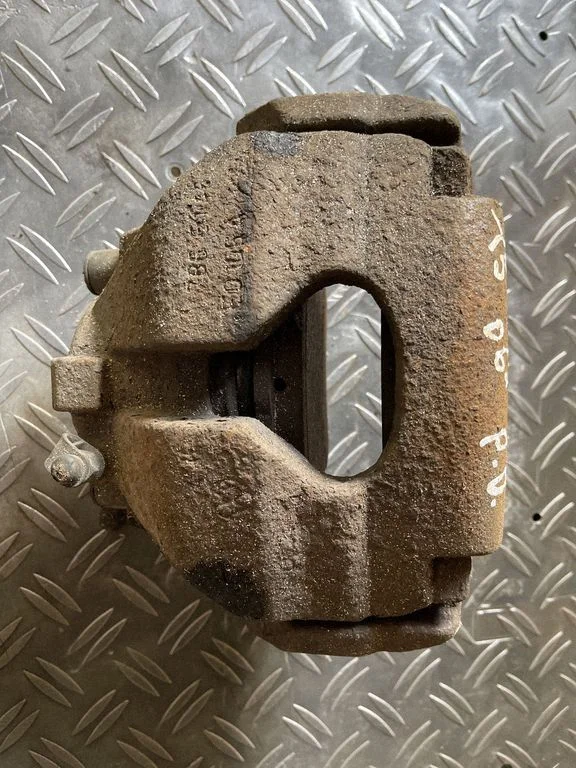 Front brake caliper – front right