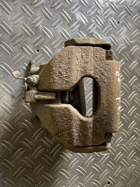 Front brake caliper – front left