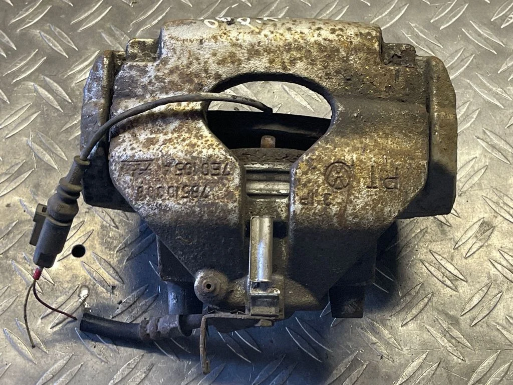 Front brake caliper – front left