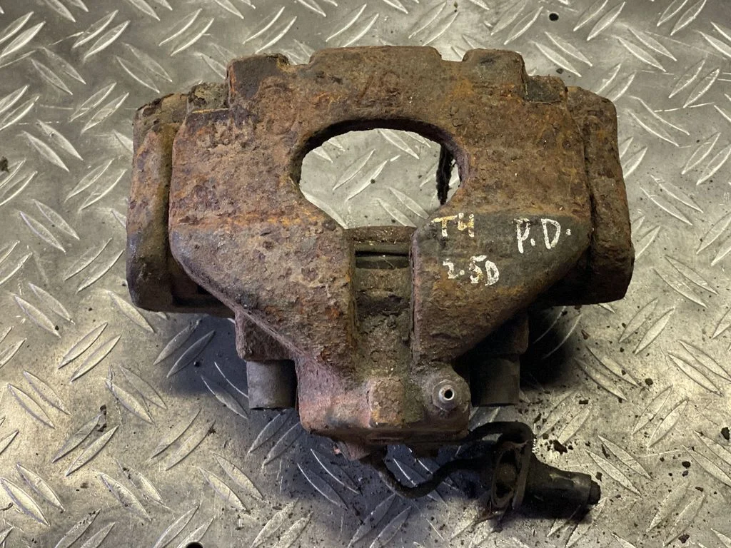 Front brake caliper – front right