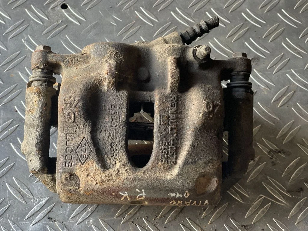 Front brake caliper – front left