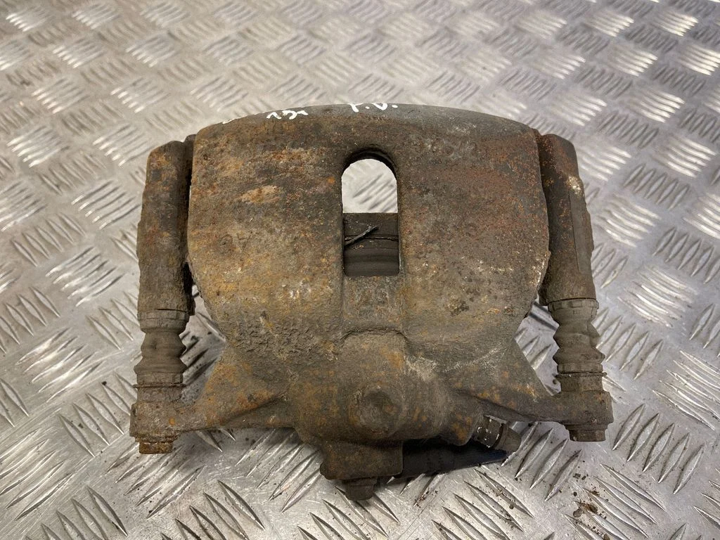 Front brake caliper – front right