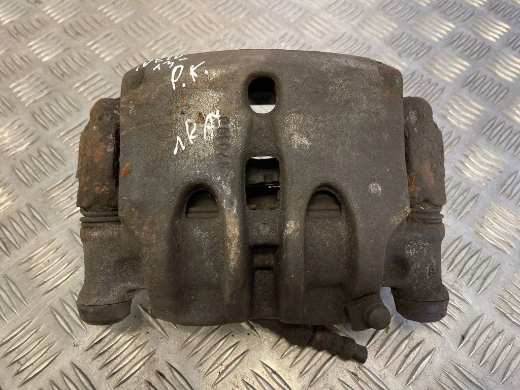 Front brake caliper – front left