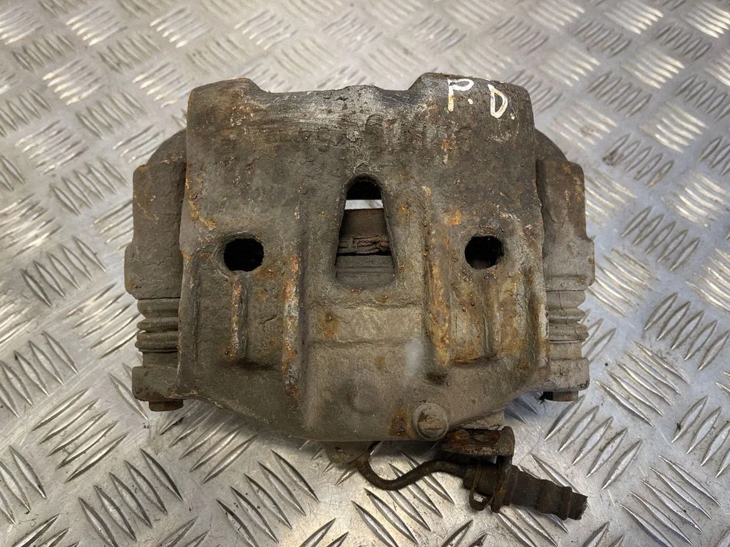 Front brake caliper – front right