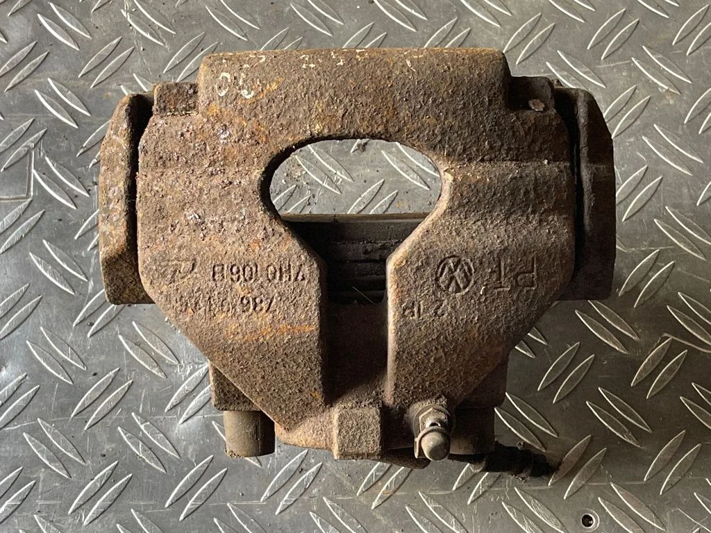 Front brake caliper – front right