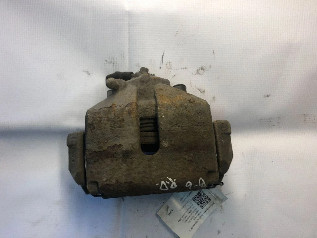 Front brake caliper – front right