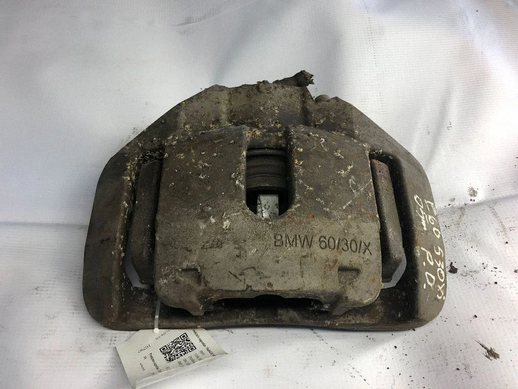 Front brake caliper – front right