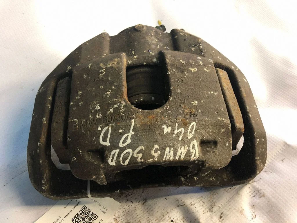 Front brake caliper – front right