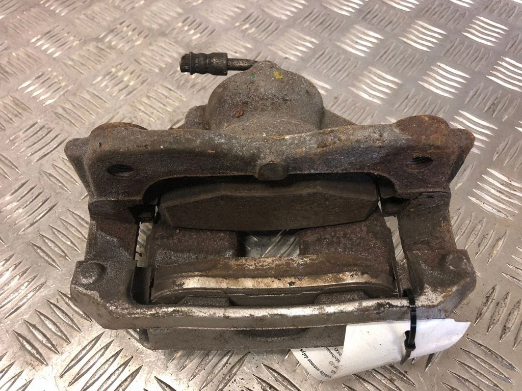 Front brake caliper – front left