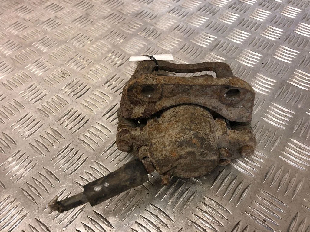 Front brake caliper – front right