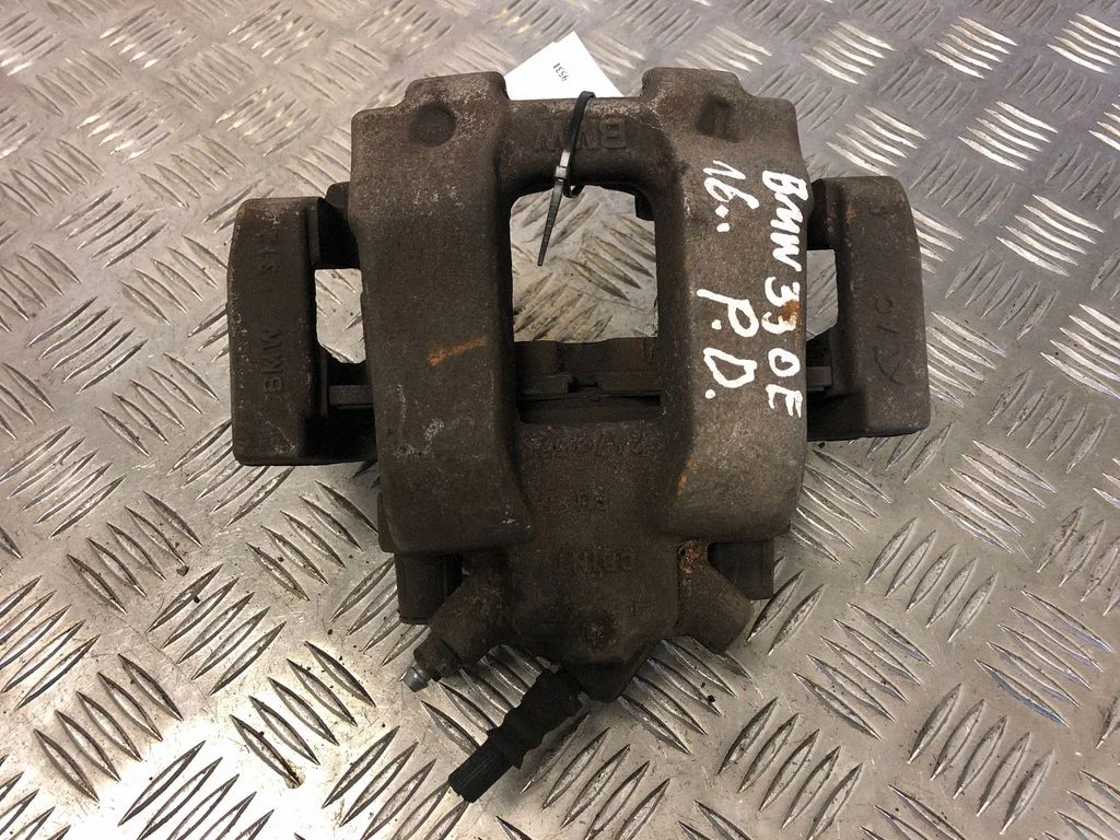 Front brake caliper – front right