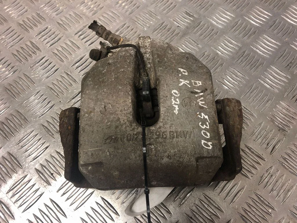 Front brake caliper – BMW 5 Series E39 (1996-2003)