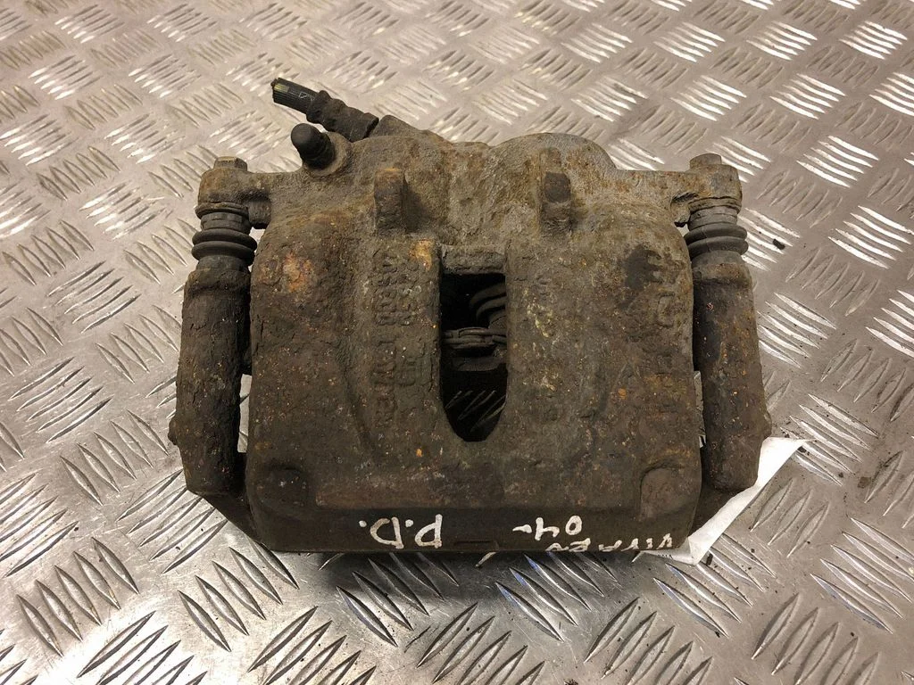 Front brake caliper – front right