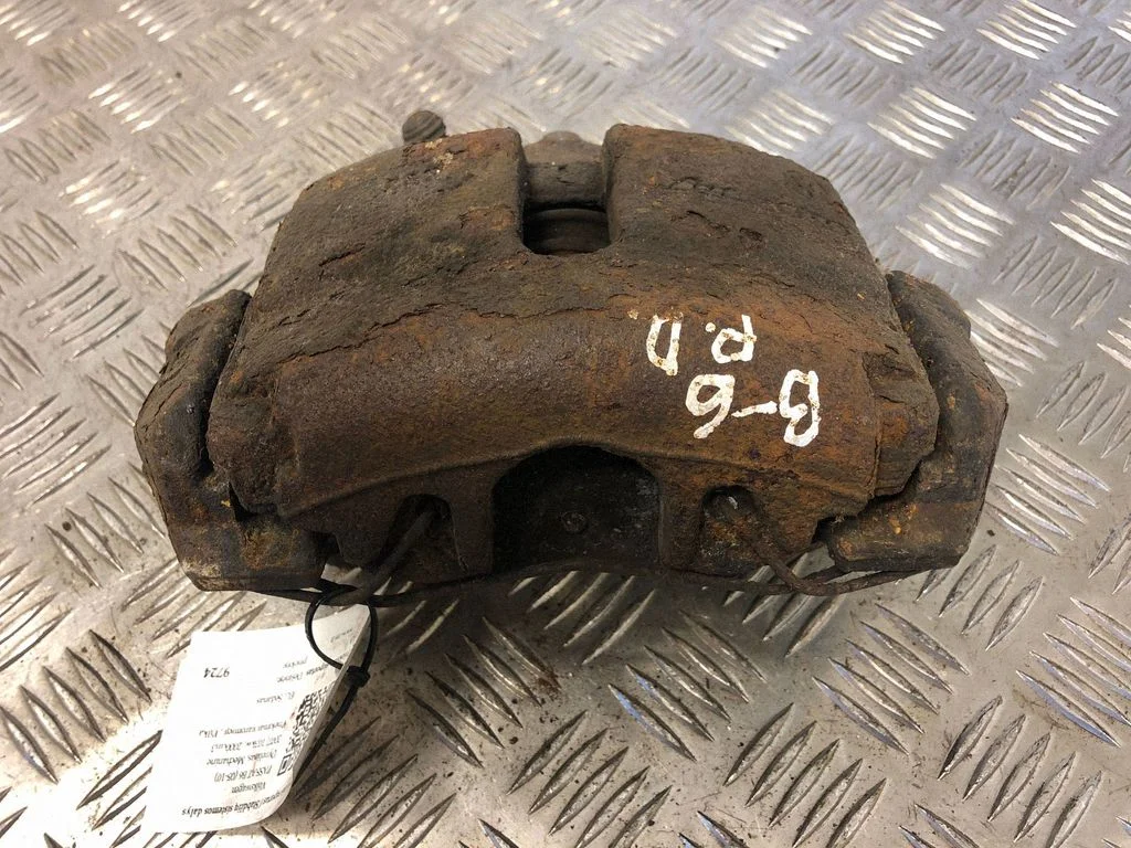 Front brake caliper – front right