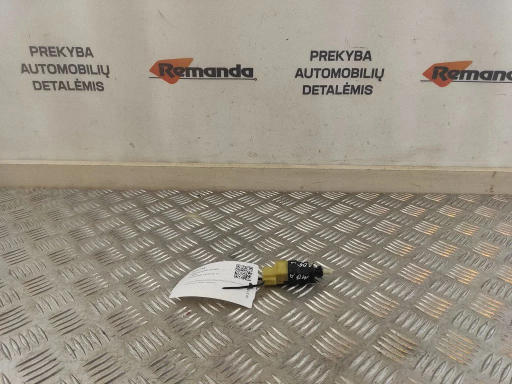 Bremžu pedāļa sensors A0015454409