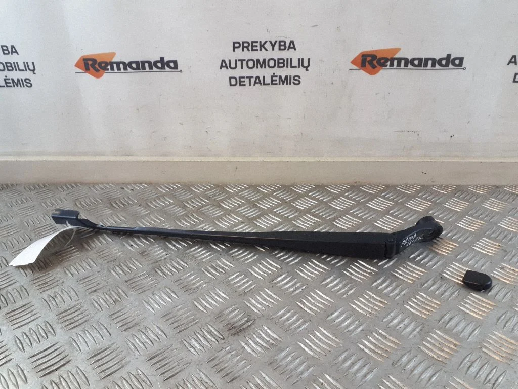 Front wiper blade arm – Toyota Prius (XW50) (2015-2023)