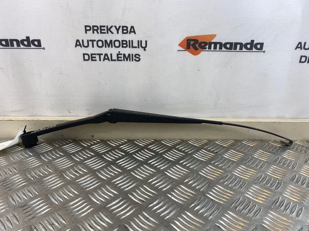 Priekšējā stikla tīrītāja svira – priekšējā labā