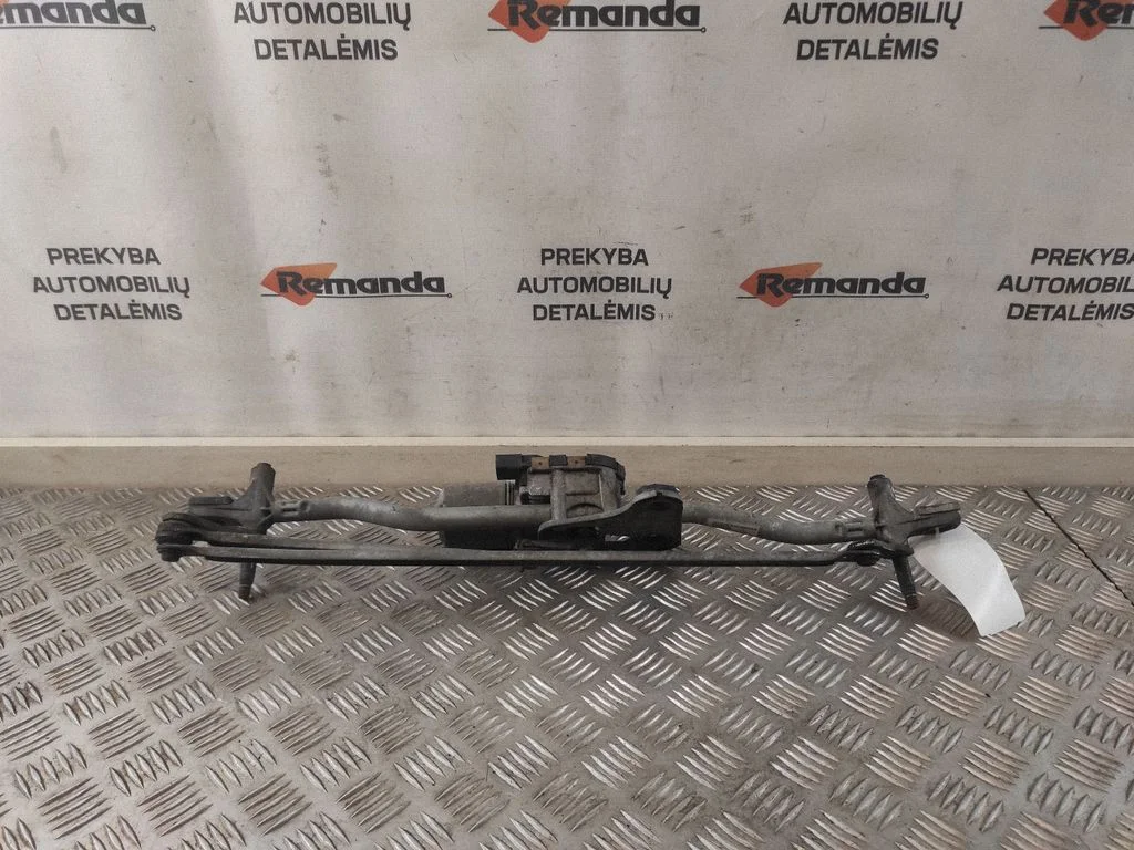 Front wiper linkage and motor – Volvo V70 (2005-2008)