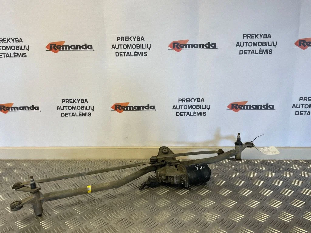 Front wiper linkage and motor