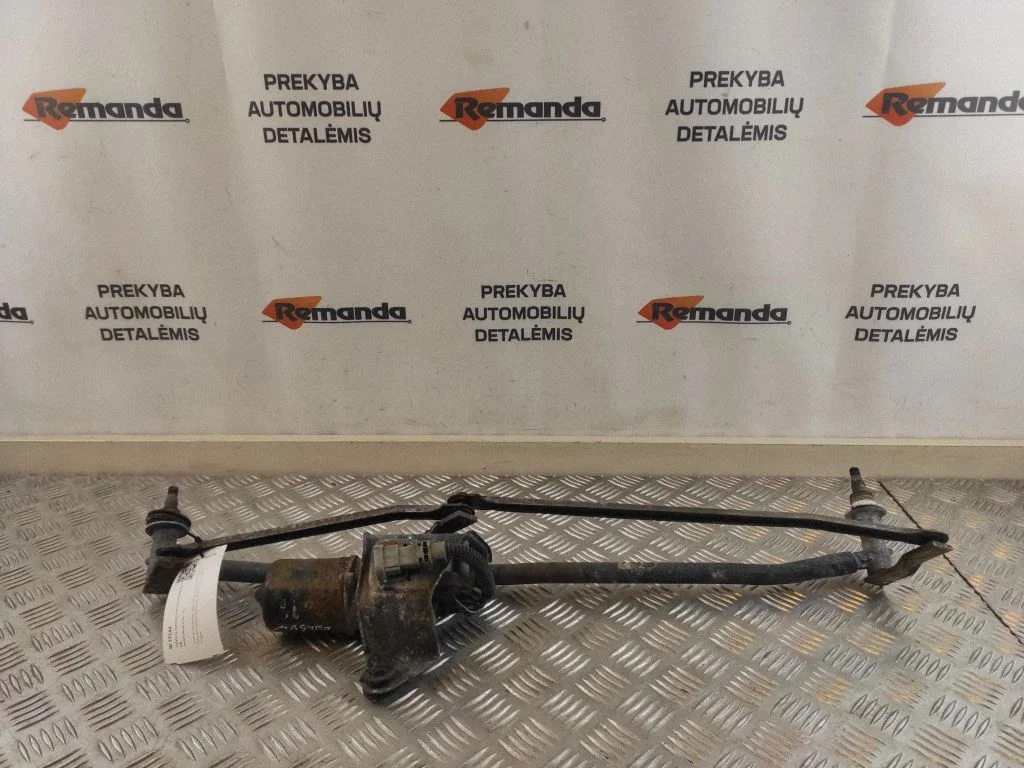 Mechanizm wycieraczek z silniczkiem – przód